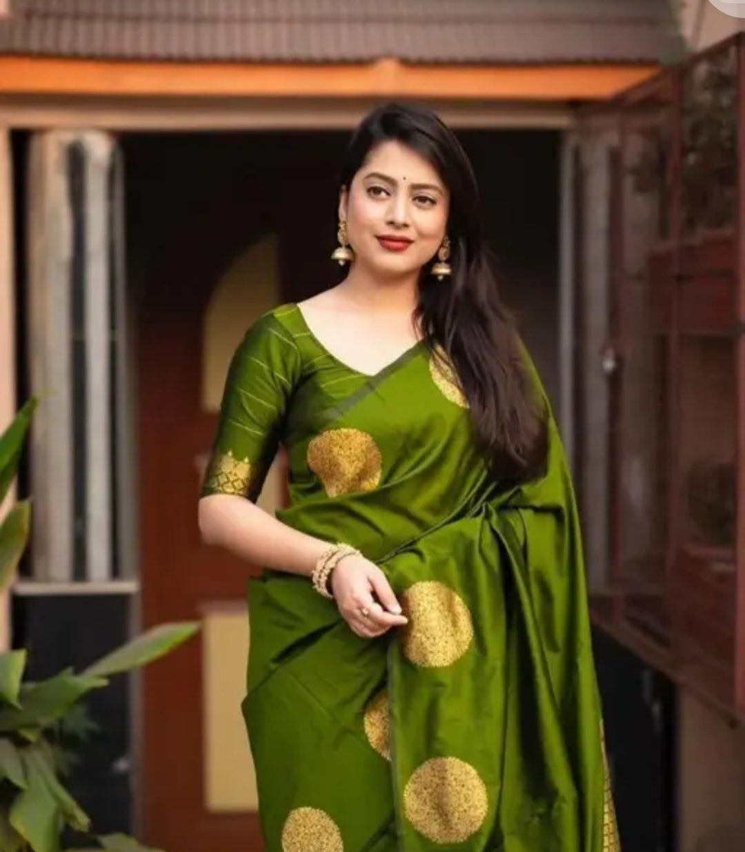 Leafsy Party Wear Banarasi Soft Silk Jacquard Saree